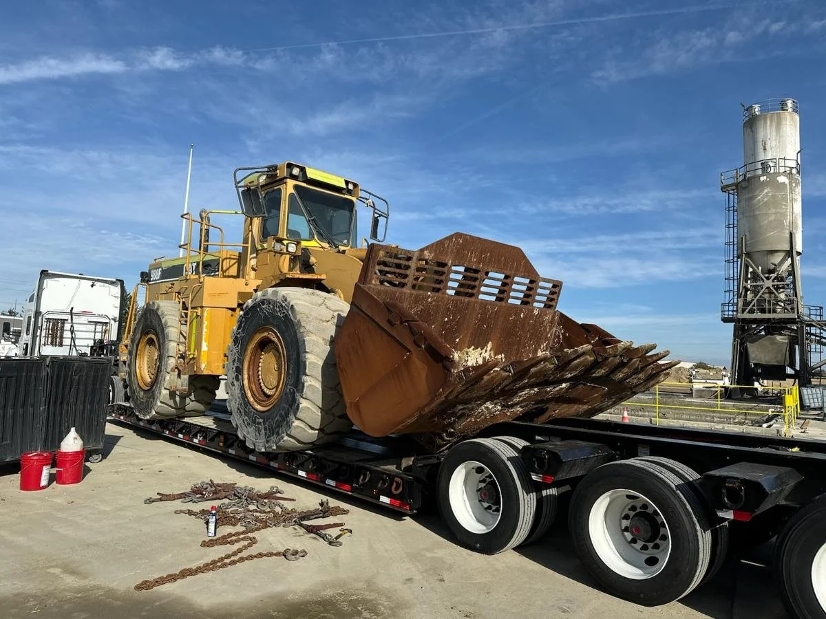 cat+988floaded+on+lowboy+for+roro+shipping